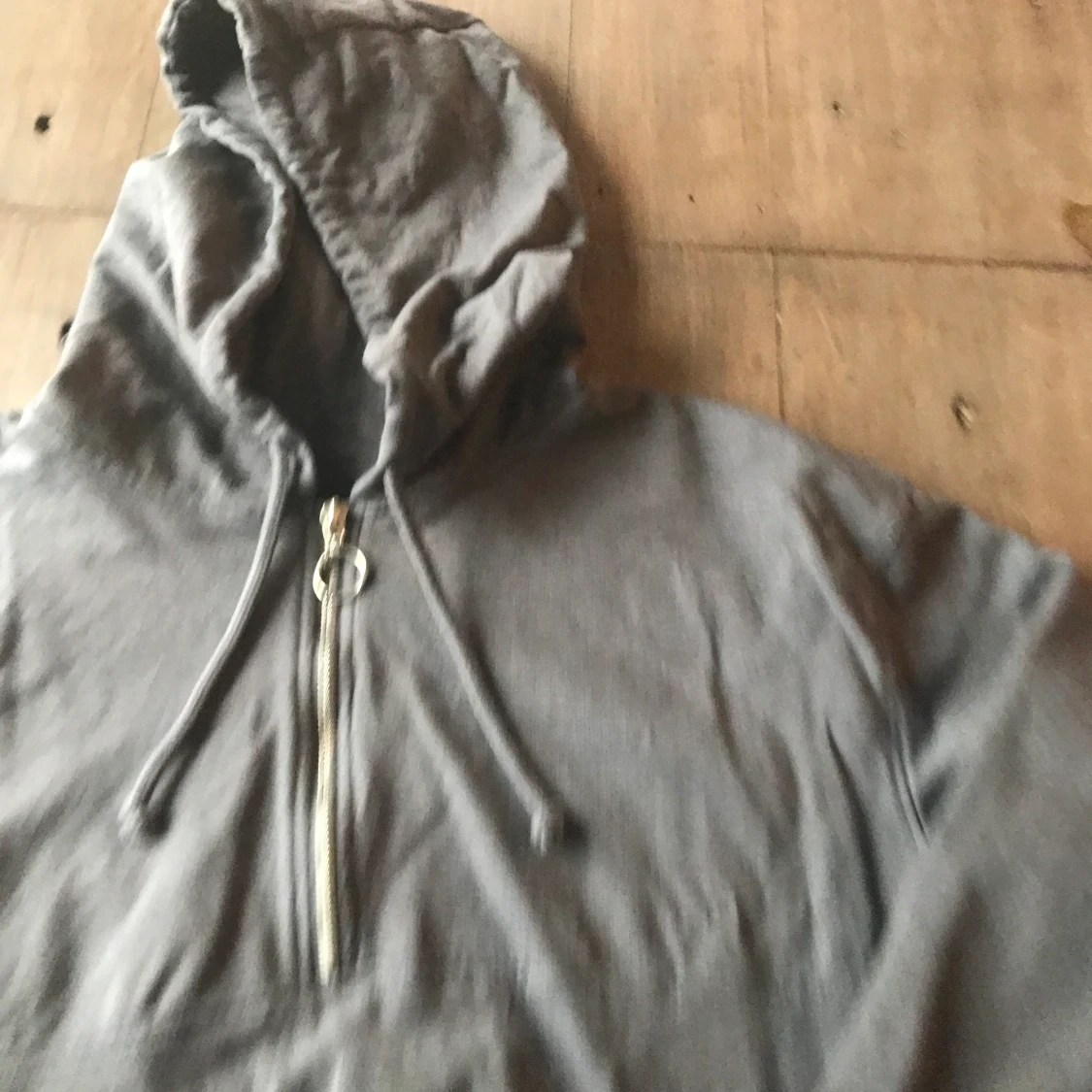 Grå tröja  - 90
