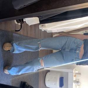 Nya jeans från zara,  jag är 170 och dem är lite långa på mig. Men man kan alltid sy upp dem om man vill🤩