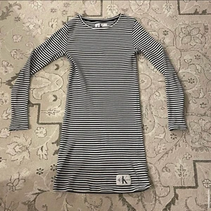 Calvin Klein Klänning - Fin, randig calvin klein klänning i bra skick