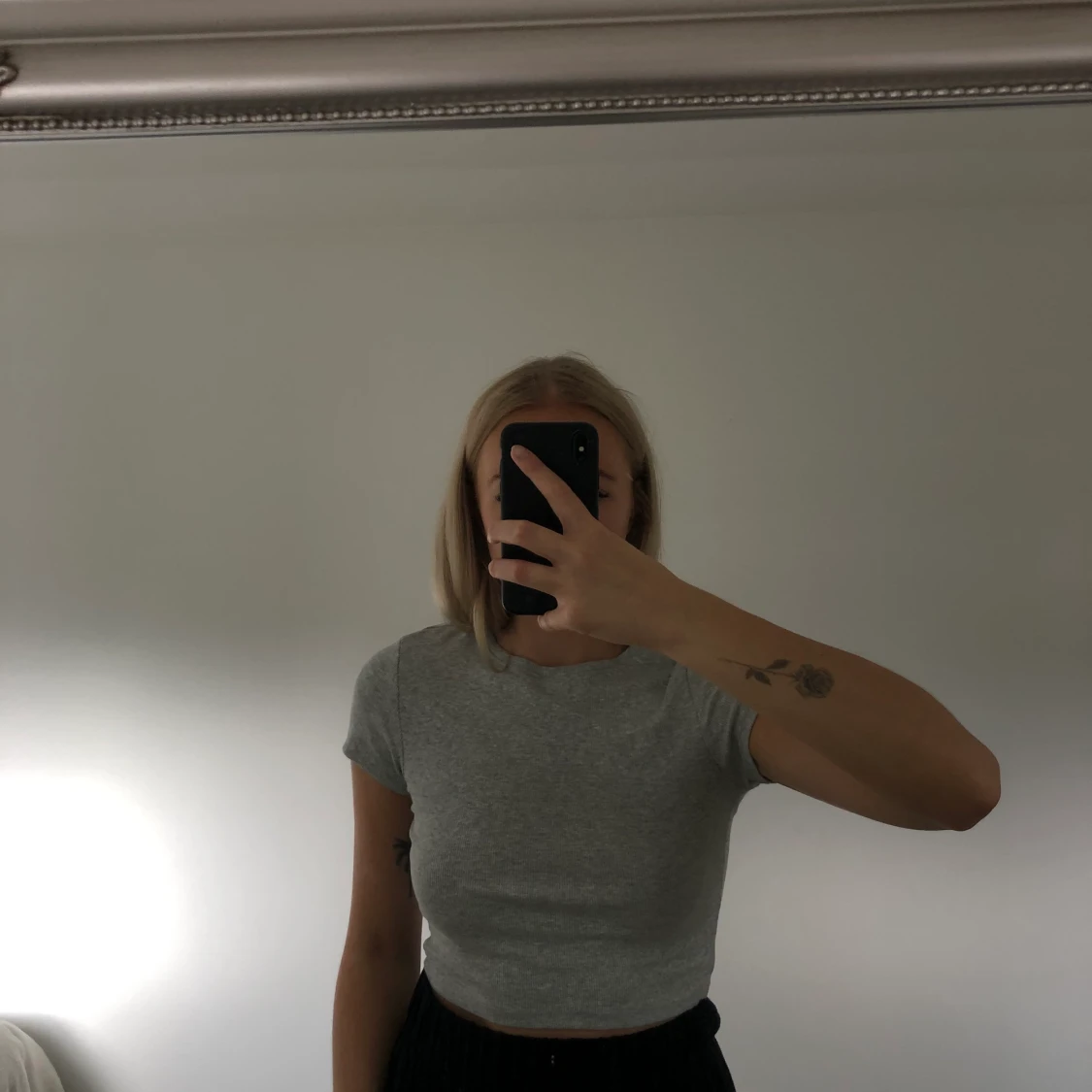 Grå crop top - 90