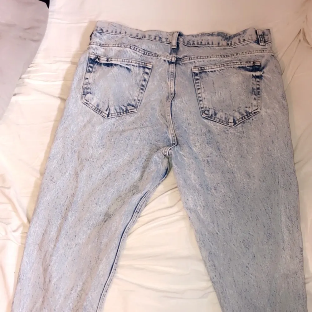Straight legs jeans från Zara , skit snygga storlek L 400 eller bud +frakt . Jeans & Byxor.