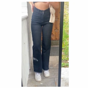 Jeans  - Skit snygg jeans som tyvärr inte kommer till användning, buda från 150kr
