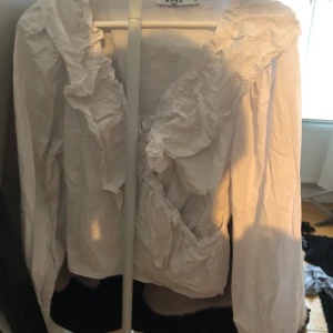 Blus från NAKD - Romantisk blus