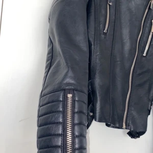 Jacka. - Köptes för 599kr i Diables.