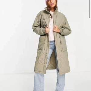 Quilta jacka  - Köptes några dagar sen, storlek S, För stor för mig, säljer den för 350 kr.  ( slutsåld o lapp hänger kvar)