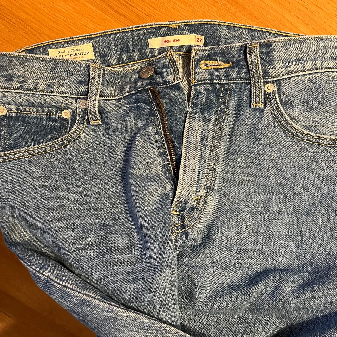 Levis mom jeans 27 - 90