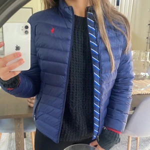 Ralph Laurent jacka  - Säljer min fina ralph Laurent jacka som är i superfint skick , har använt den fåtal gånger🤍 nypris 1000kr men säljer den för 300 plus frakt !!💕💕