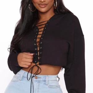 Hoodie fashionnova - Ball cropped hoodie från fashionnova👆🏻