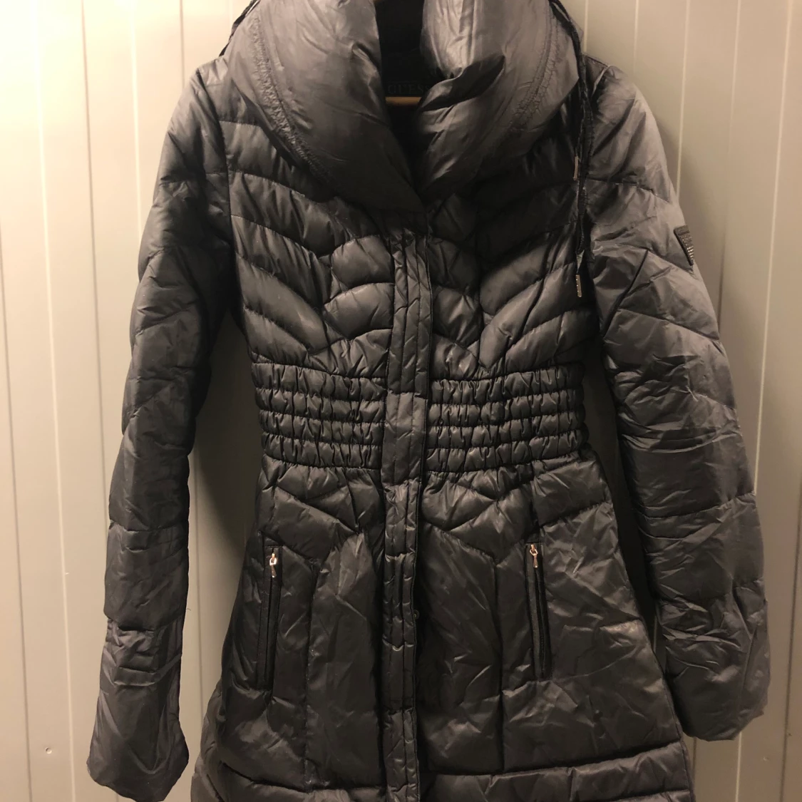 Guess dunjacka strl 36