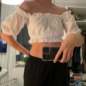 off shoulder top  - top i mönster från nelly. Strl 36. inte mkt använd alls så fint skick. 