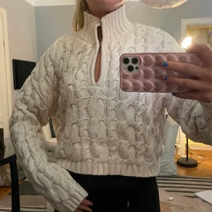 Tröja - En tröja från NA-KD. Lånade bilder. 