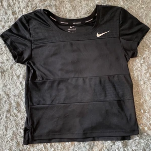 Nike träningströja - Träningströja från Nike i storlek XS. Skulle säga att den passar S och M också.