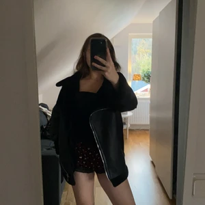 Jacka - Fin jacka från zara som inte har några skador på sig.