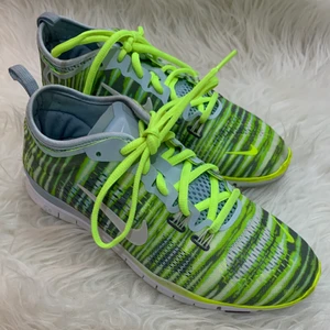 Nike träningsskor stl 36,5 - Säljer dessa Nike träningsskor som är i gott skick. Skorna är i storlek 36,5. 