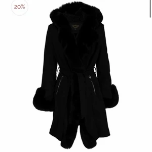 M -  En fin härlig vinterjacka för tjejer med äkta päls jag köpte den förra året 