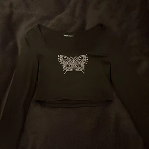 Croppad topp från shein.  - Långärmad tight strechig croppad topp från shein. 60kr inklusive frakt. 