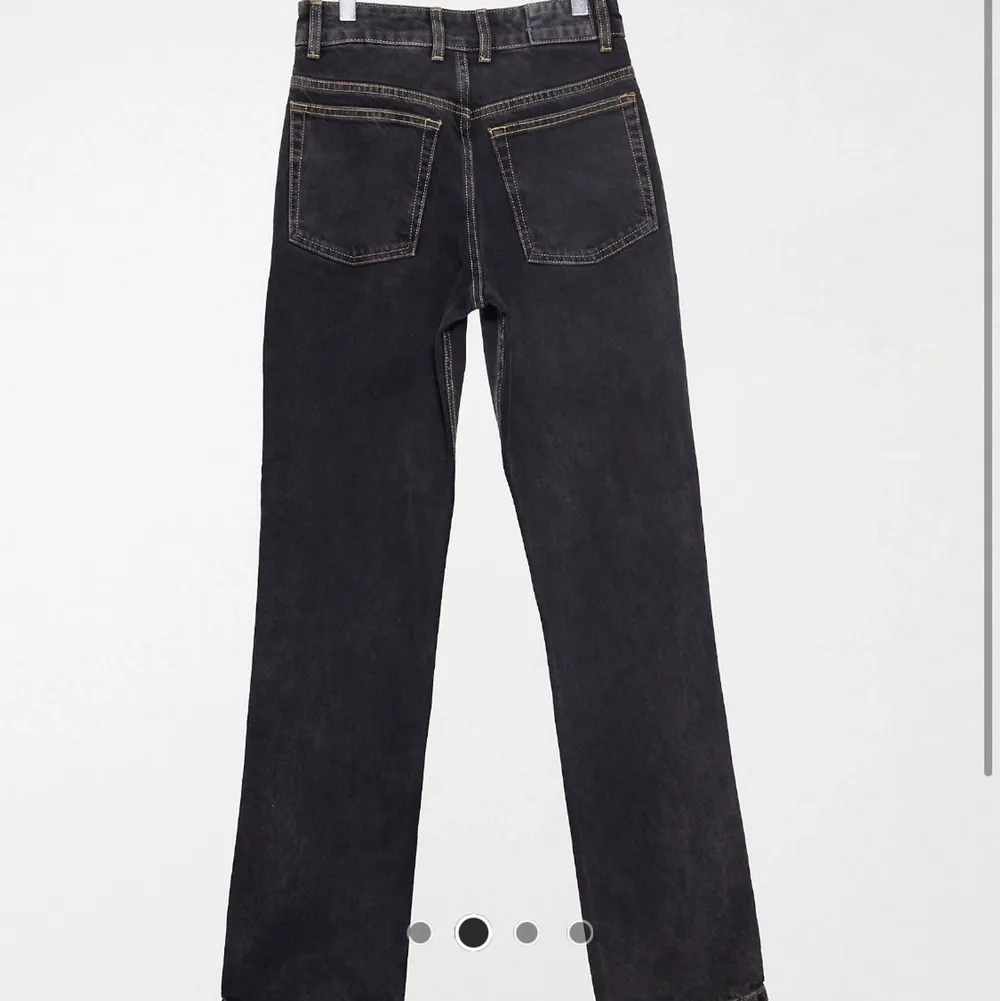 Nu så säljer jag mina svarat raka Collusion x000 jeans pga dom ej kommer till andvändning💙. Köpt på ASOS i somras för ungefär 400kr. Användes mycket då men ej längre.💙 Byxorna är en unisex modell. Bara att höra av sig vid frågor eller bättre bilder.💙. Jeans & Byxor.