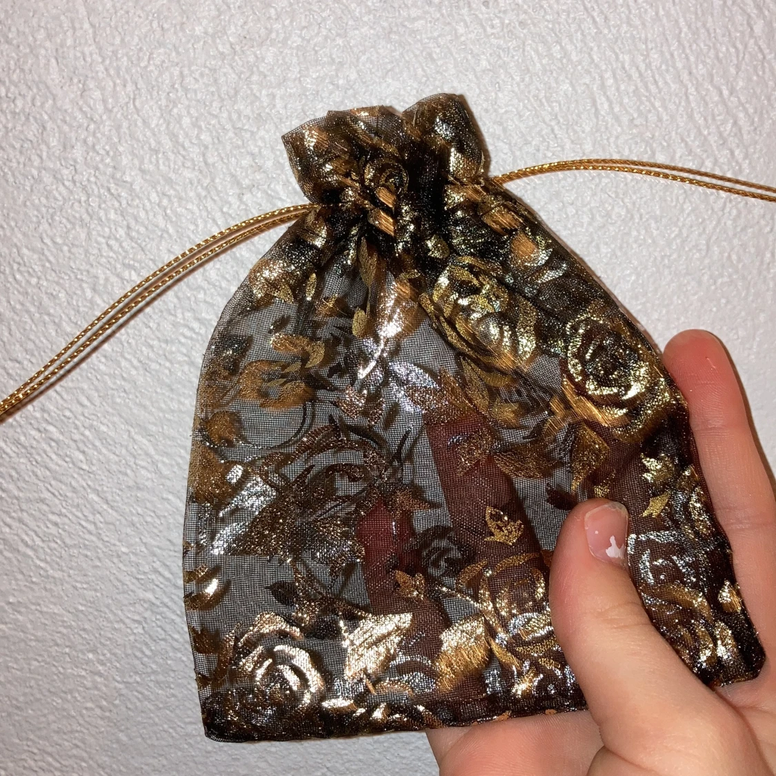 Svart påse med guld rosor 🌹  - 90