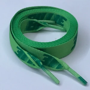 Billie Eilish shoe laces - helt nya skosnören från billie eilish super fan box. köpt för några månader sedan men aldrig använda. finns knappt att köpa längre!! 