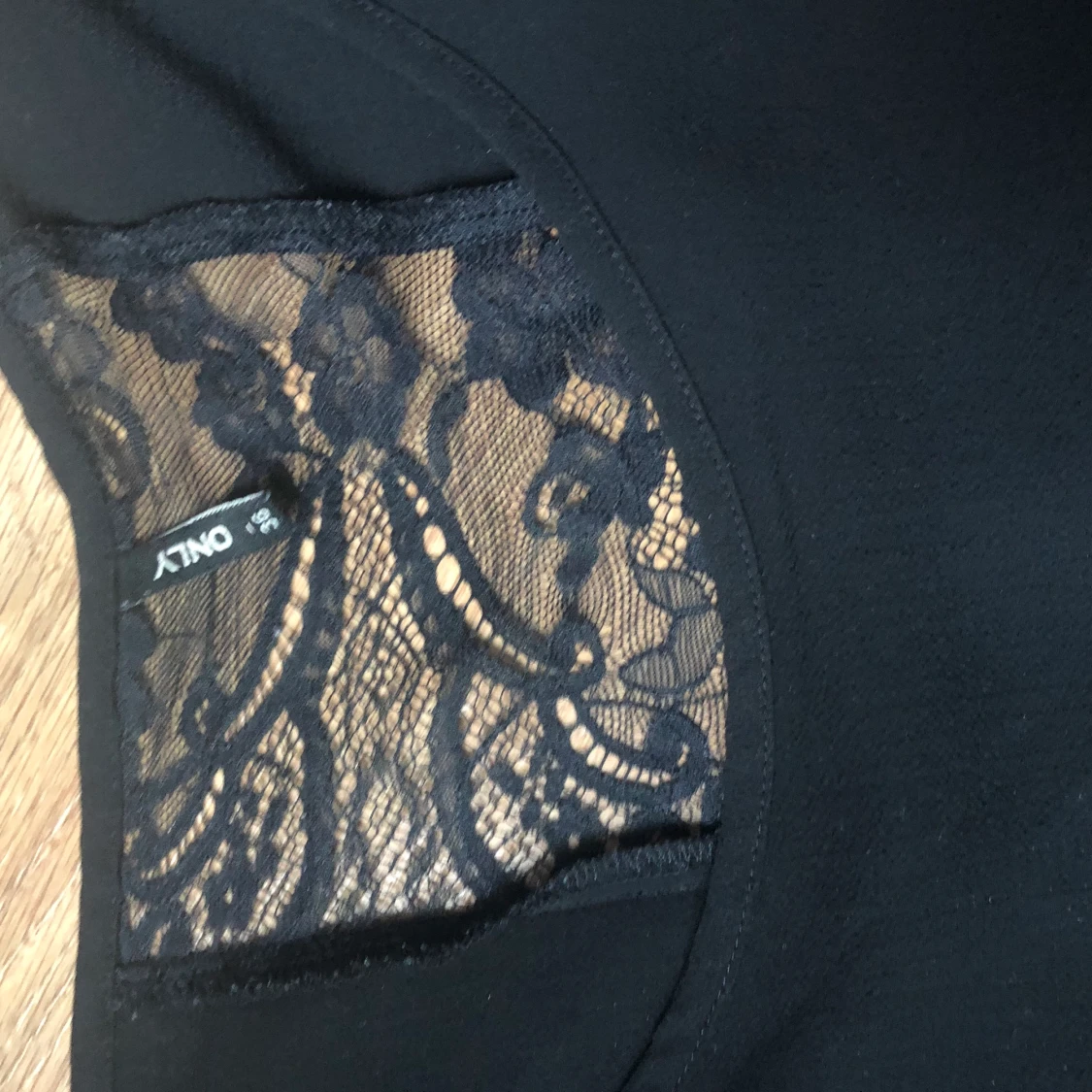 Svart blus, st 36 - 90