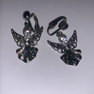 Örhängen - Fina ängel örhängen