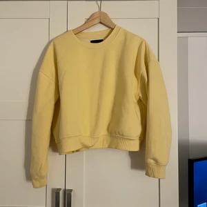 Tröja - Säljer denna tröja i stl M för 100 kr, frakt tillkommer❤️