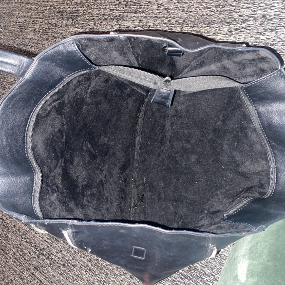 Svart väska  - 91