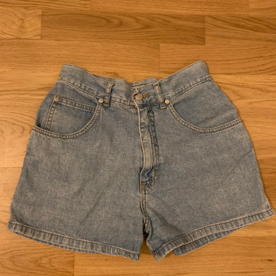 Jeans shorts högmidja 