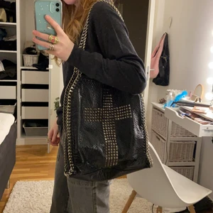 Väska - Cool väska som är köpt för ett bra tag sen men i toppen skick! ❤️