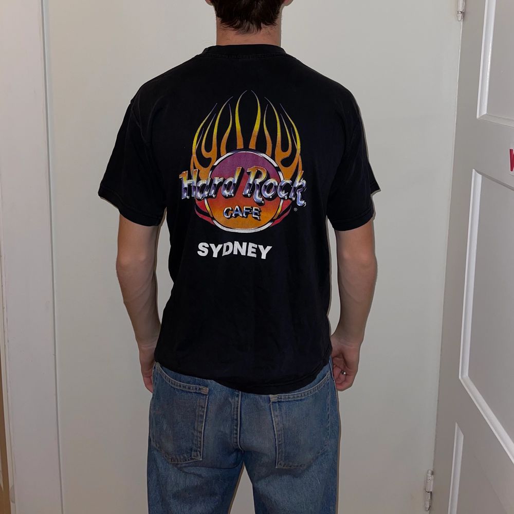 Snygg hard rock café T-shirt. Köpt i Australien direkt från hard rock café. Storlek M. T-shirts.
