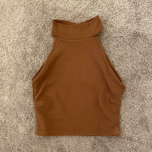 Brun Croptop - Den kommer ej till användning och behöver en ny ägare, i fint skick! Hör av dig för mer info🤍(frakt kan diskuteras)