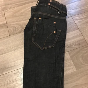 Jeans - Jeans från Gina Tricot i strl 24. Använda några få gånger. Köparen står för eventuell frakt. 