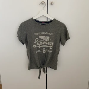 Grön tröja från super dry  - Grön tröja från super dry, storlek s, bra kvalitet. Säljer till första som skriver. (100kr+frakt).( skriv vid fler bilder) 