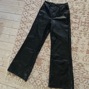 Långa skinnbyxor - Från madlady, endast testade storlek 28!