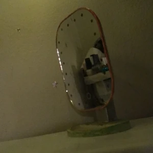 K - Ett fint spegel som kostar 55 kr 