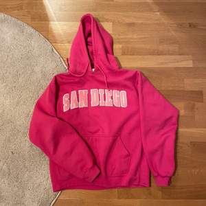 Rosa hoodie med San diego tryck! 