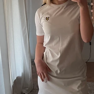 Lyle and Scott klänning - Aldrig använd, lappen kvar, den går ner till knäna på mig (är 155)