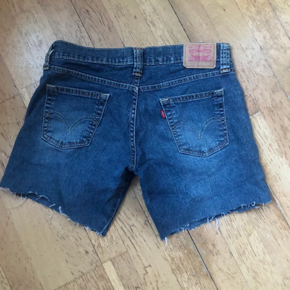 Shorts från Levis som jag köpt vintage för länge sen! Säljer pga använder aldrig . Shorts.