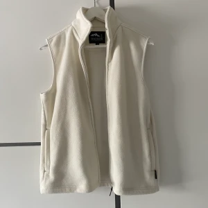 Fleeceväst - Kommer inte till användning så säljer den