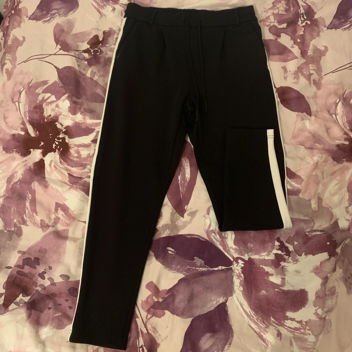 Stilrena mjukisbyxor från only