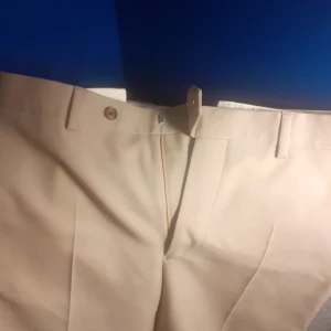 Tunna ull byxor Bladen - Ett par oanvända  lite tunnare ull byxor från Brittiska Bladen. Helt oanvända. Har bara legat i garderoben. Byxorna har rålängd och behövs läggas upp.