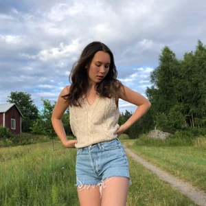Väst - En superfin beige stickad väst🤩 lite overaized och handgjord🥰