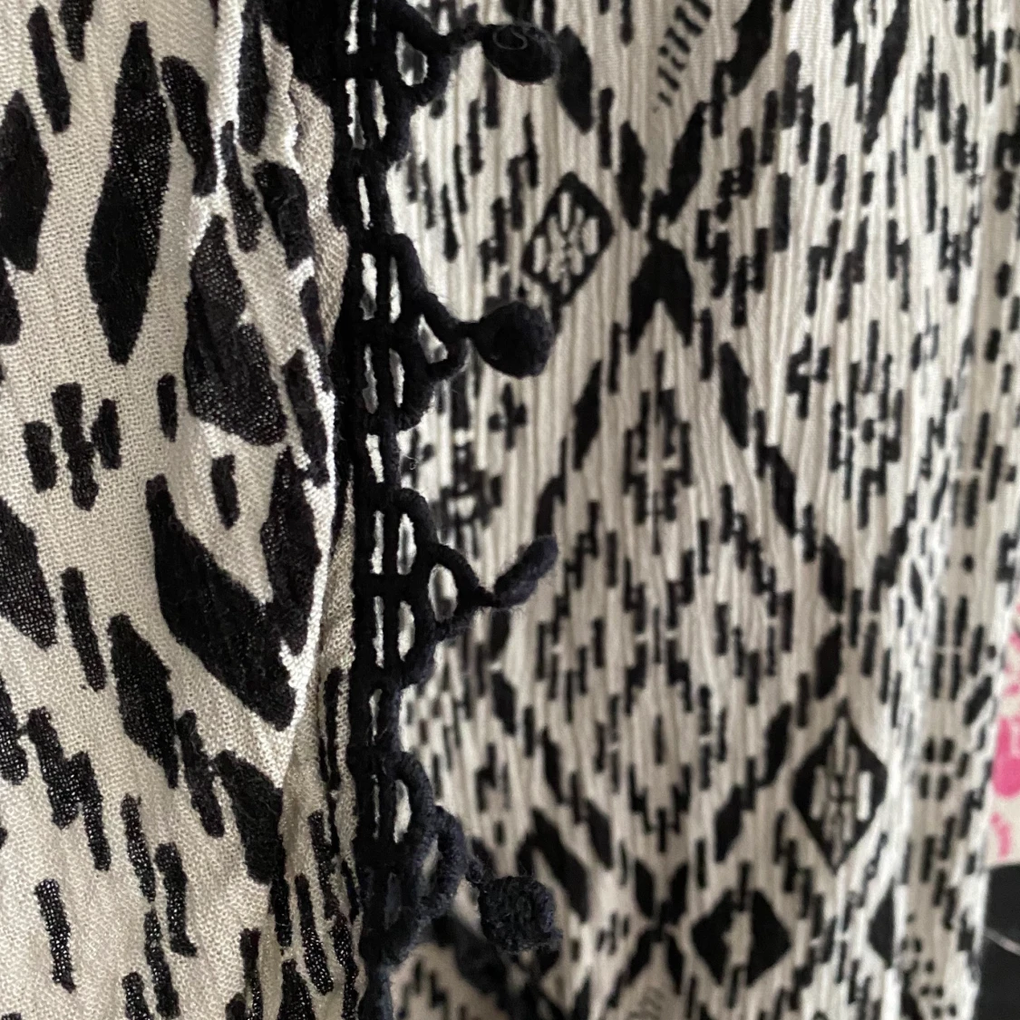 Mönstrad blus/tunika m. omlottrygg - 91