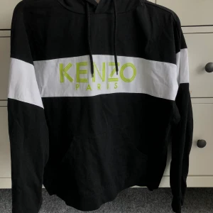 Kenzo hoddie stolek M - Jättefin kenzo hoddie stolek M. Ganska stor i passformen. Sällan använd 