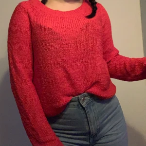 Röd tröja  - En jätte fin röd tröja från only kom med pris förslag❤️