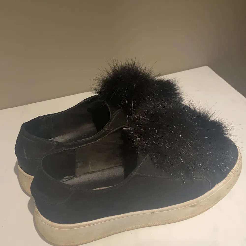 Sjukt snygga Steve Madden skor med två ”toffsar” på. Storlek 39! Inga tydliga tecken på användning mer än sulan. Hör av dig för mer info eller bilder! . Skor.