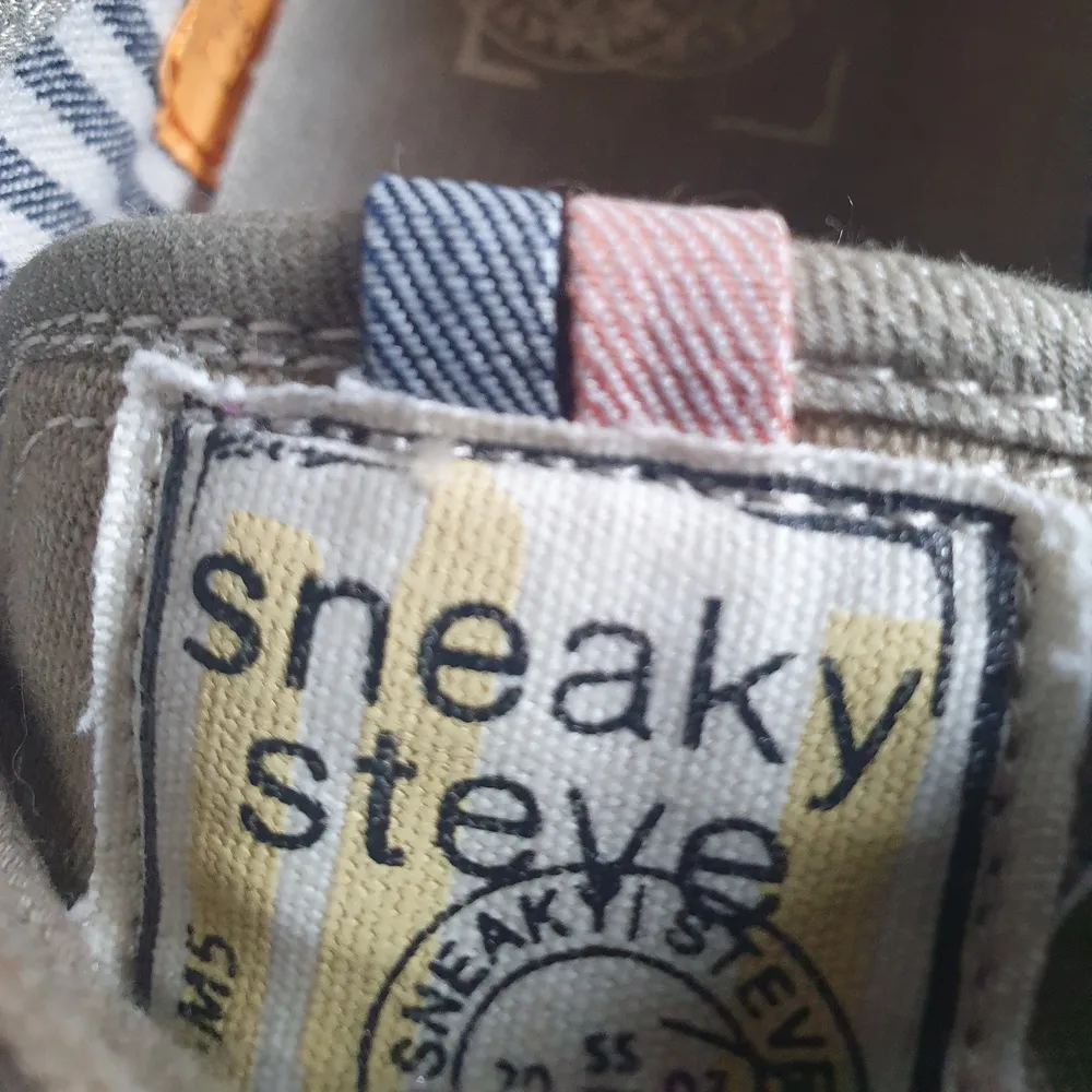 Sneaky Steve tygsneakers. Style: Impala. Fint skick!. Skor.