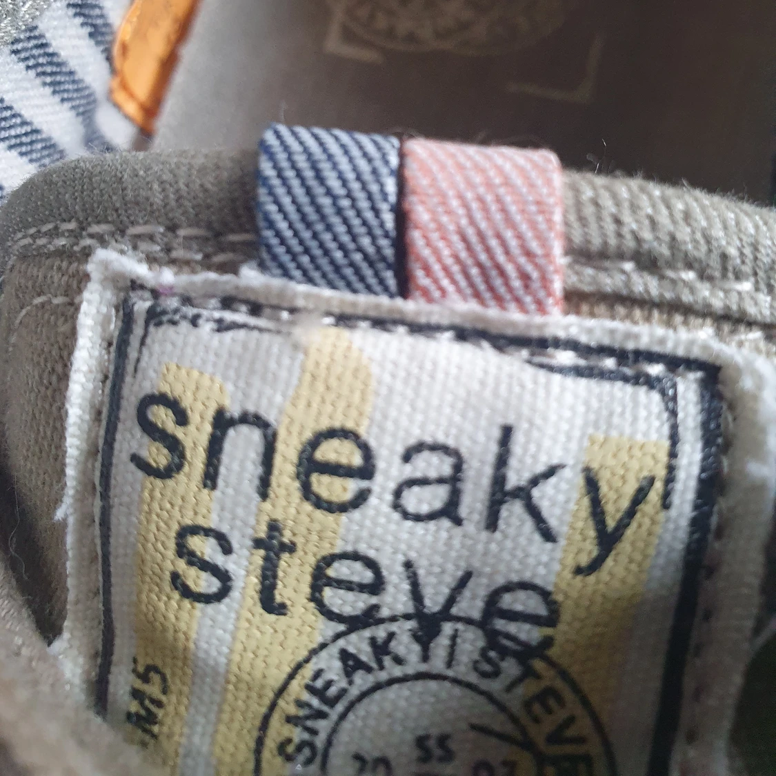 SNEAKY STEVE storlek 43