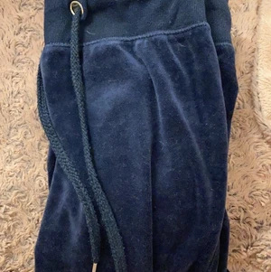 Cubus mjukis🥰 - Jätte sköna mjukis byxor från Cubus!🌸 storlek xs men skulle mer säga xxs. Passar dej i längt 1,50-160🤍