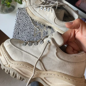 Eytys - Eytys angel, lite smutsiga men i bra skick! Nypris 2400kr